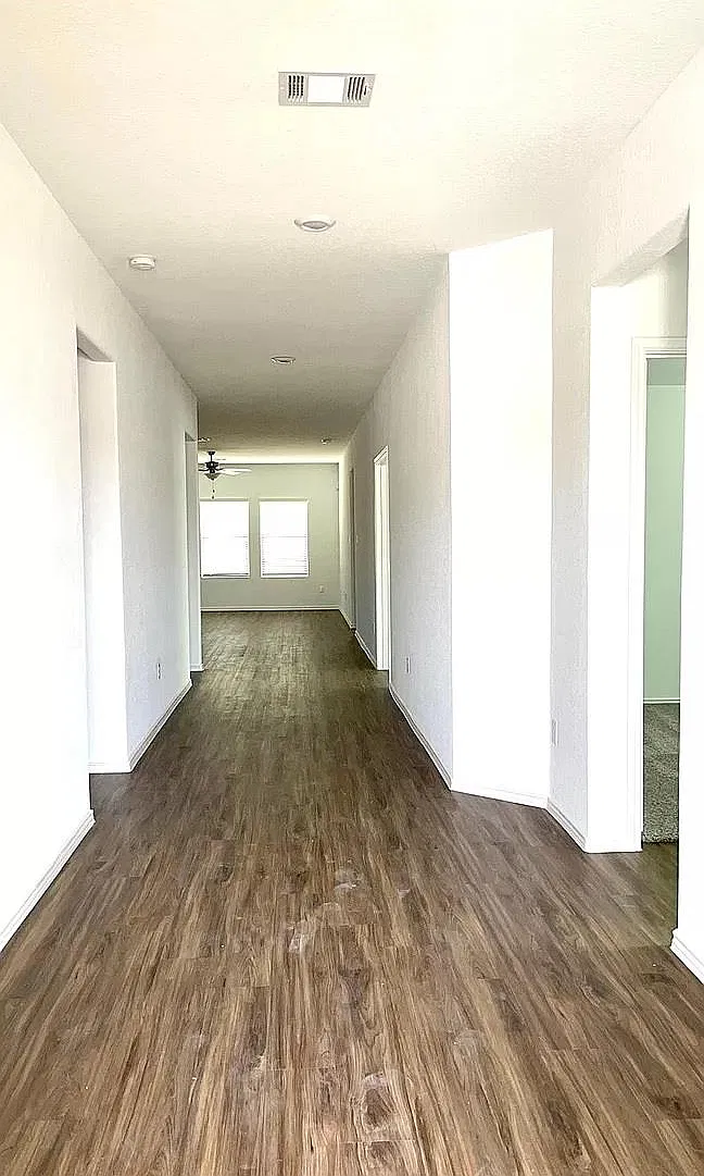 4 bed, 3.0 bath, 2400 sqft, $2,350 — Photo 4
