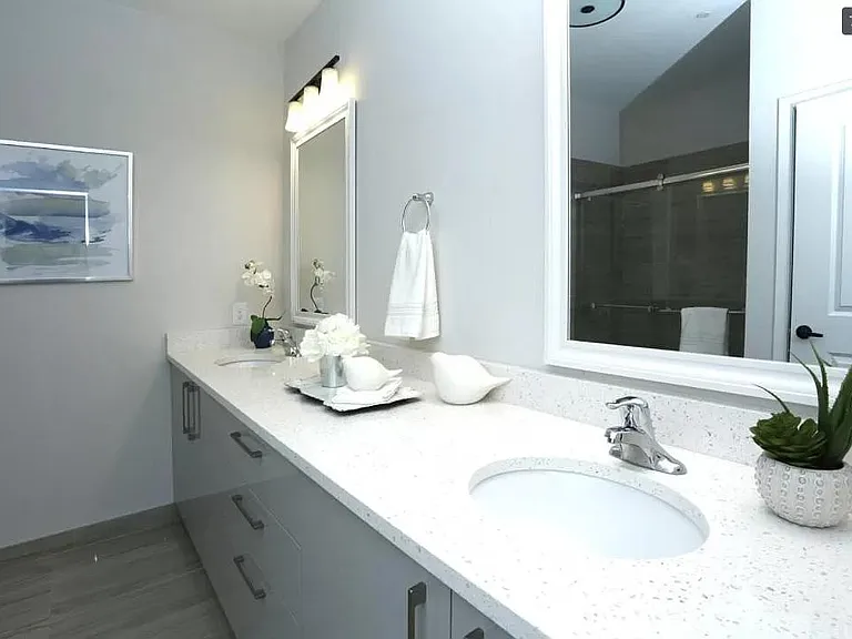 Green Oaks Apartments — Photo 7