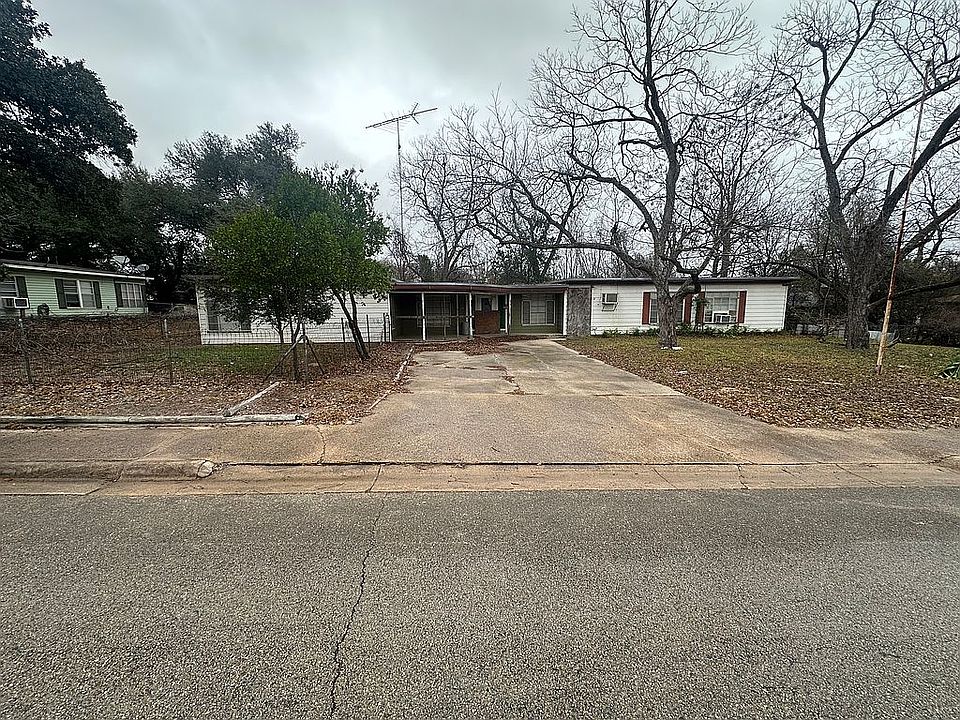 1st image of 700 Hunter Dr
