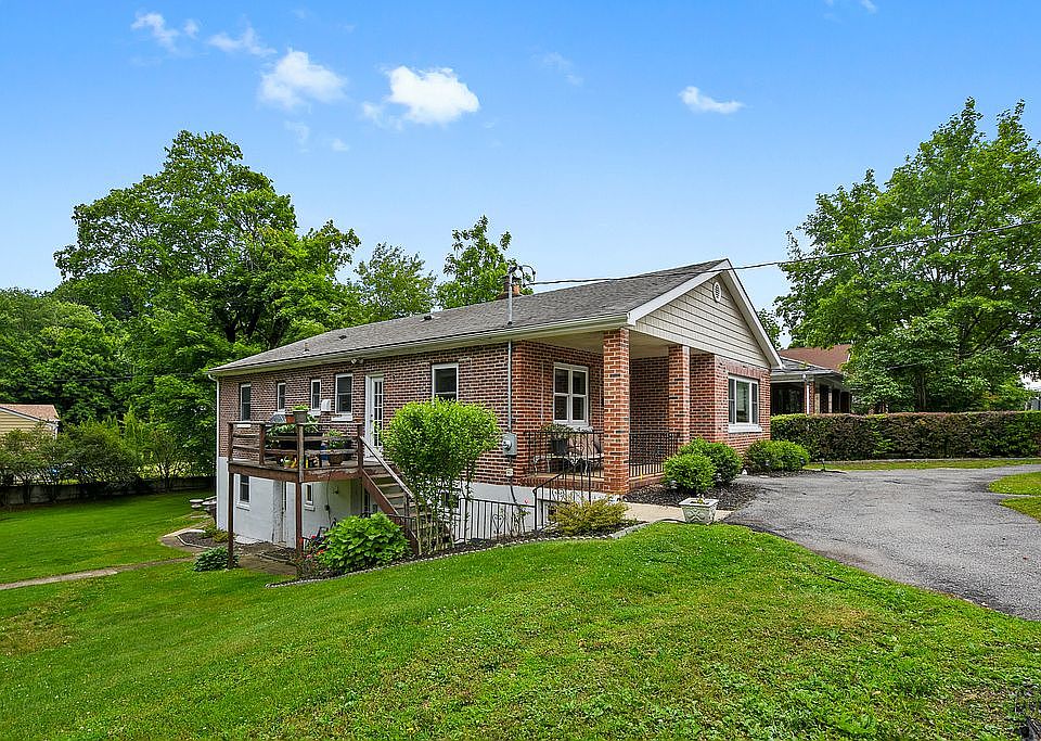 1st image of 575 Ashford Ave