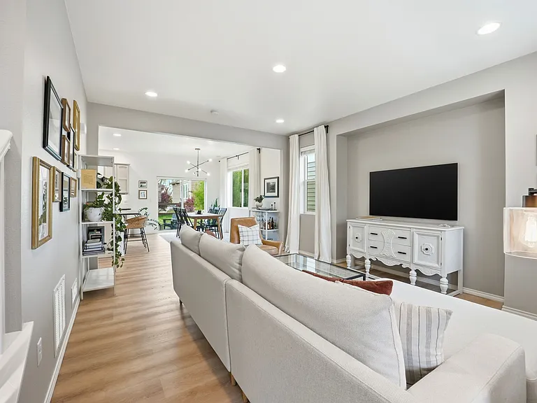 409 Noquet Ct — Photo 14