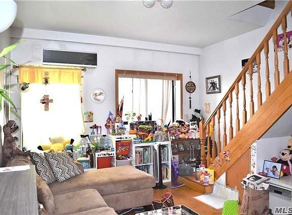 3rd image of 14448 Roosevelt Ave