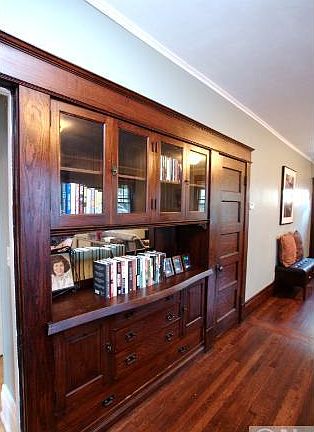 4th image of 898 Ashland Ave