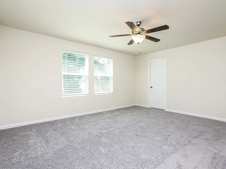 Lincoln Oaks — Photo 20
