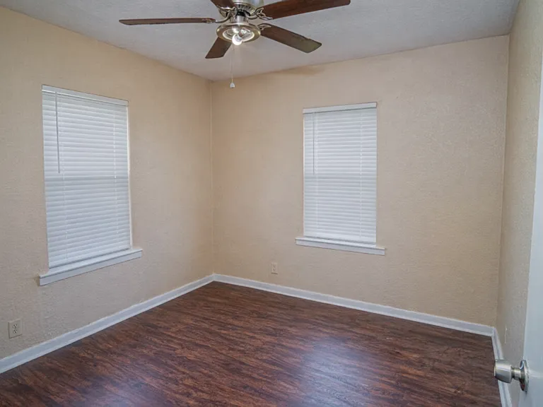 819 Larry — Photo 12