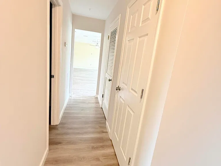 175 N Berthe Ave — Photo 34