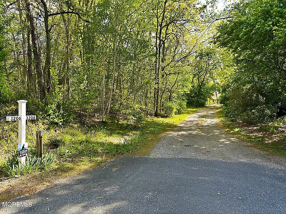3rd image of 3206 Ridgewood Road
