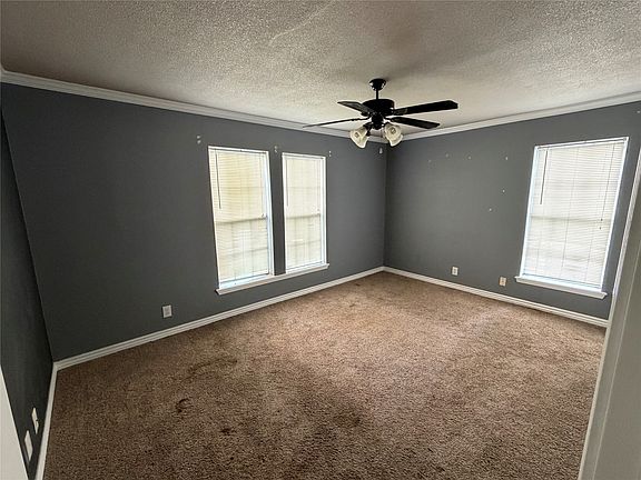 5th image of 3909 Windsor Ave