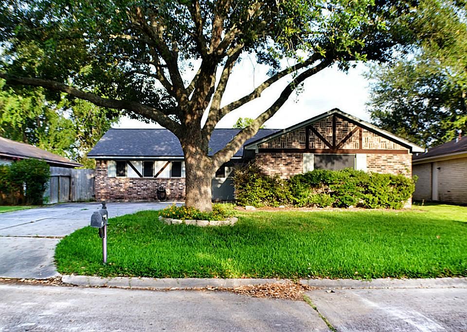 Welcome to 4315 Lariat Dr. Peaceful and affordable living in Baytown. Come see today!