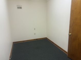 114 E 4th St #3, Vinton, IA 52349