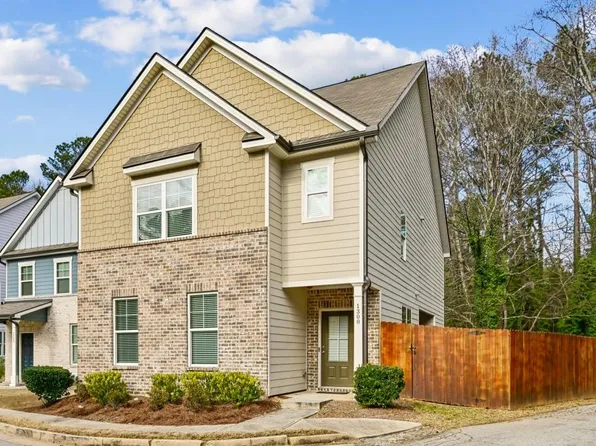 1300 Sweetbriar Cir, Atlanta, GA 30311