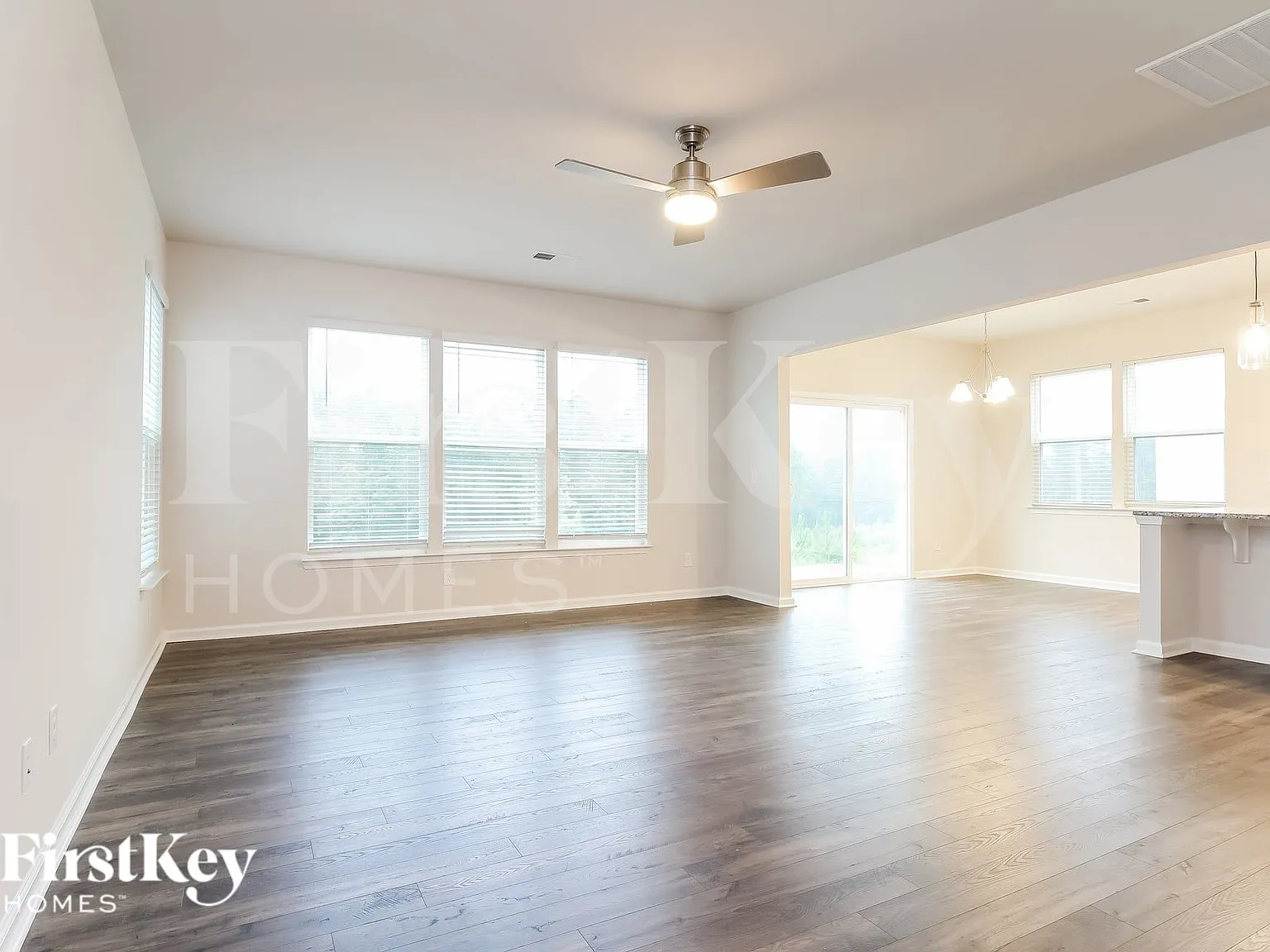 3 bed, 2.5 bath, 2250 sqft, $2,260 — Photo 3