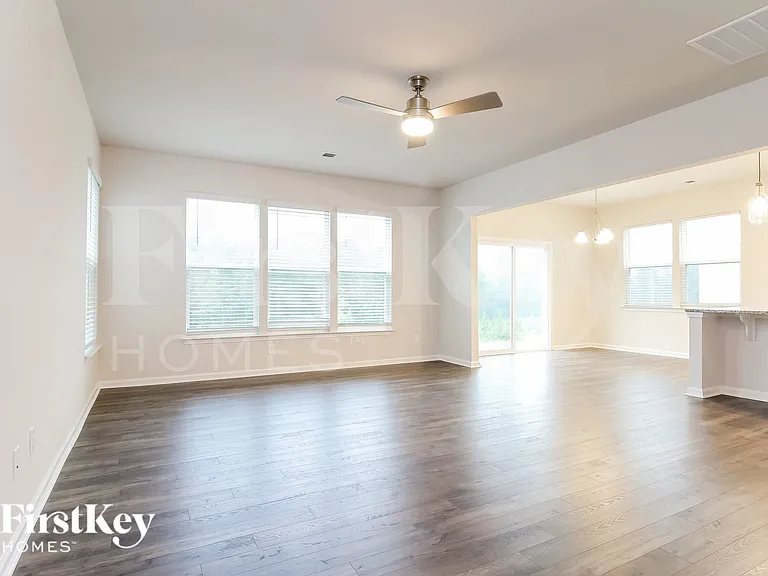 721 Ridgemoor Trl — Photo 3