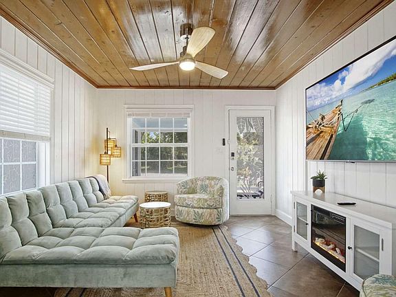 5th image of 307 Granada Street