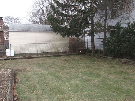 3rd image of 27 16th St
