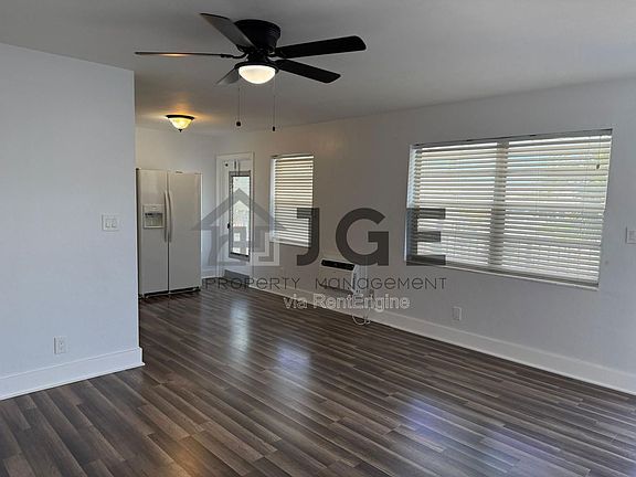 4th image of 810 Lake Shore Dr APT 36