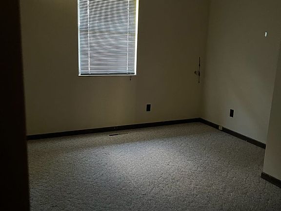 3rd image of 164 N Hills Dr