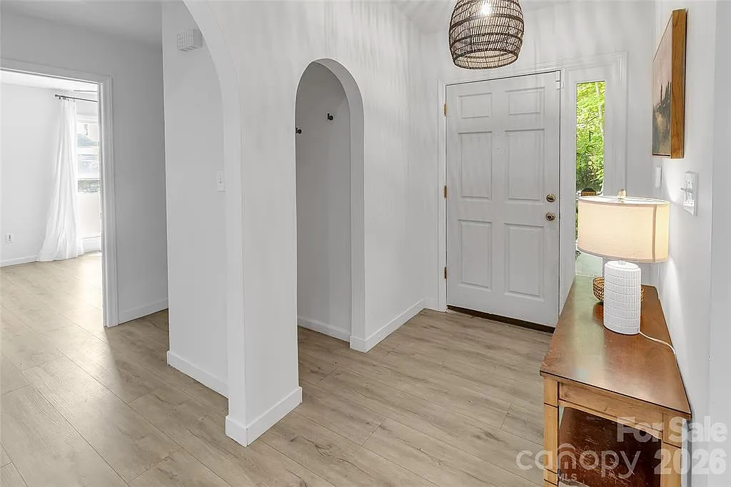 4 bed, 2333 sqft, $2,350 — Photo 3