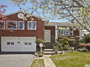 2084 Blanche Ln, Merrick, NY 11566