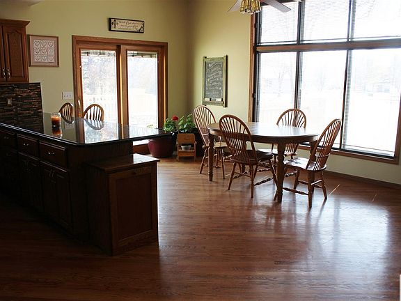 4th image of 552 Joy Ct