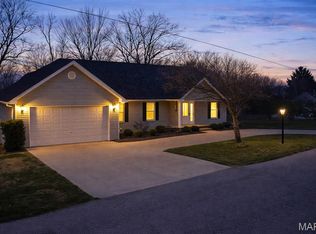 1430 Mullen Ln, Godfrey, IL 62035