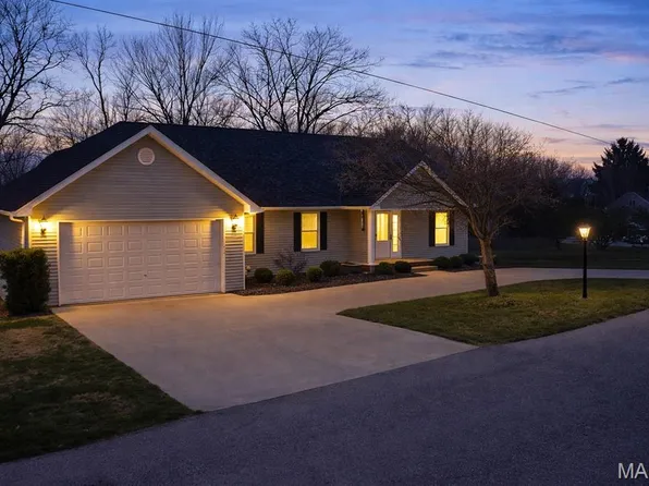 1430 Mullen Ln, Godfrey, IL 62035