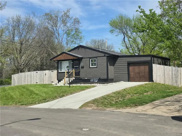 4301 Laurel Ave, Kansas City, MO 64133