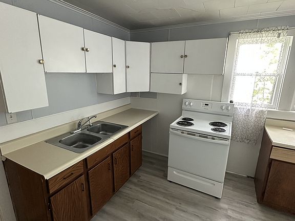 4th image of 415 E 35th St