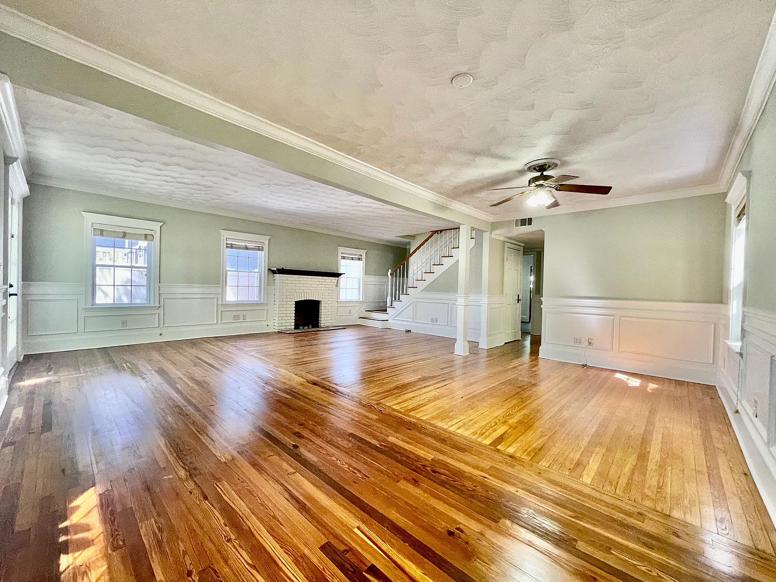 3 bed, 2088 sqft, $4,300 — Photo 2