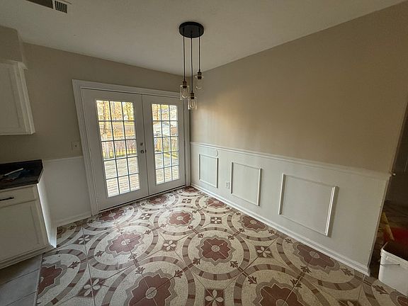 3rd image of 9188 Woodhill Ln