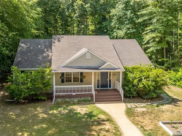 2498 Three Bridge Rd, Powhatan, VA 23139