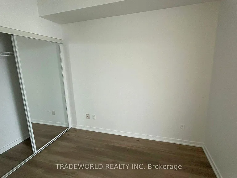 103 The Queensway #1210 — Photo 10