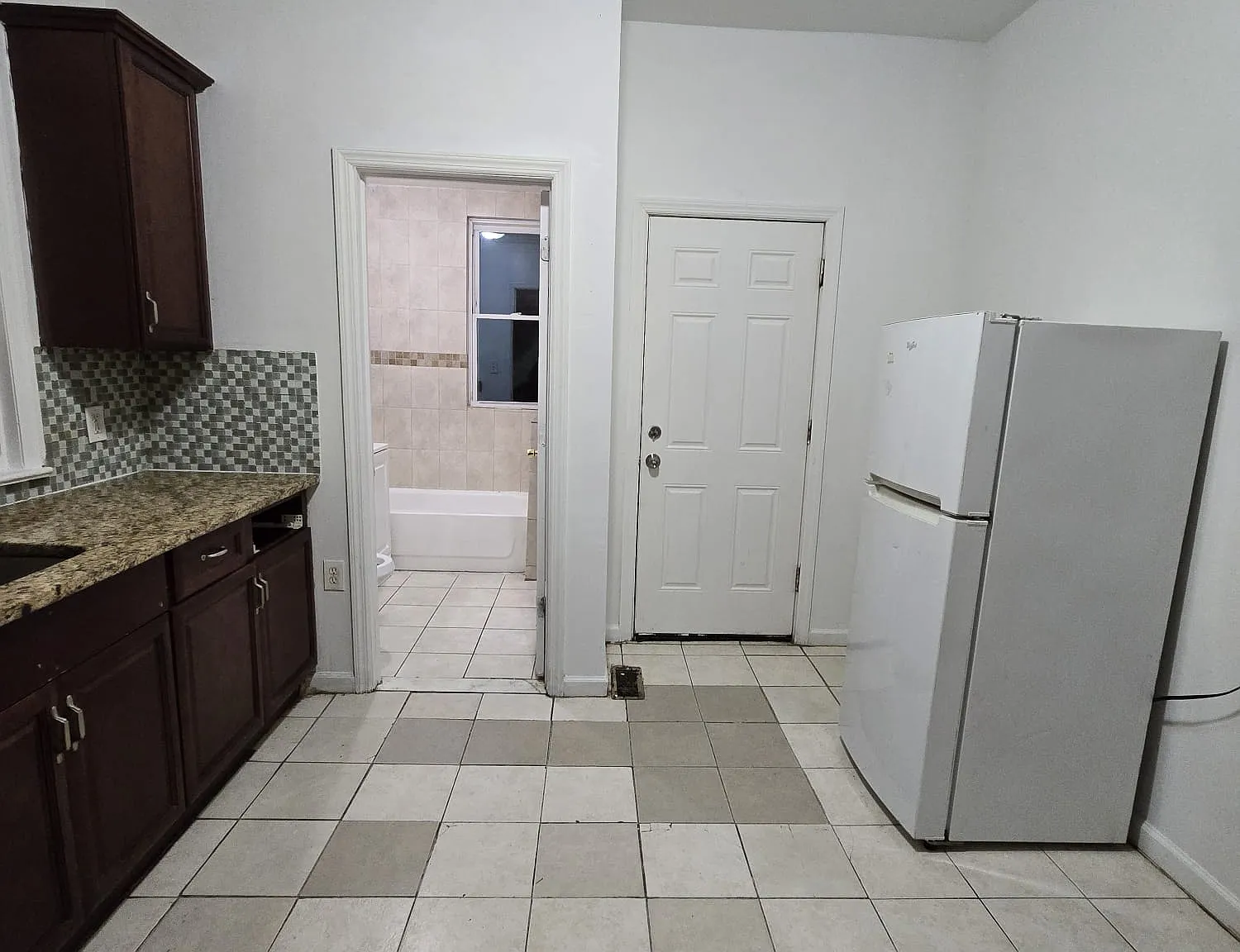 4 bed, $2,100 — Photo 3