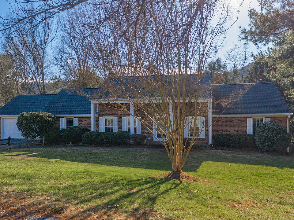 1st image of 102 Ivy Ln