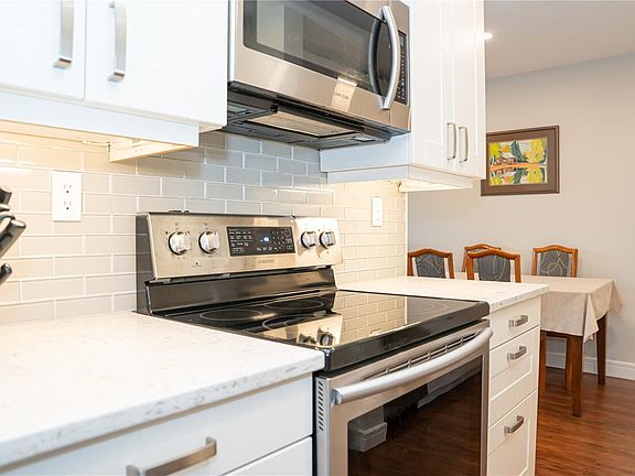 4th image of 105 Gorge Rd E #109