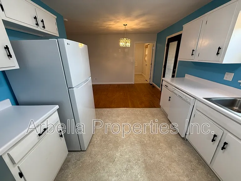 1713 Seward Dr — Photo 4