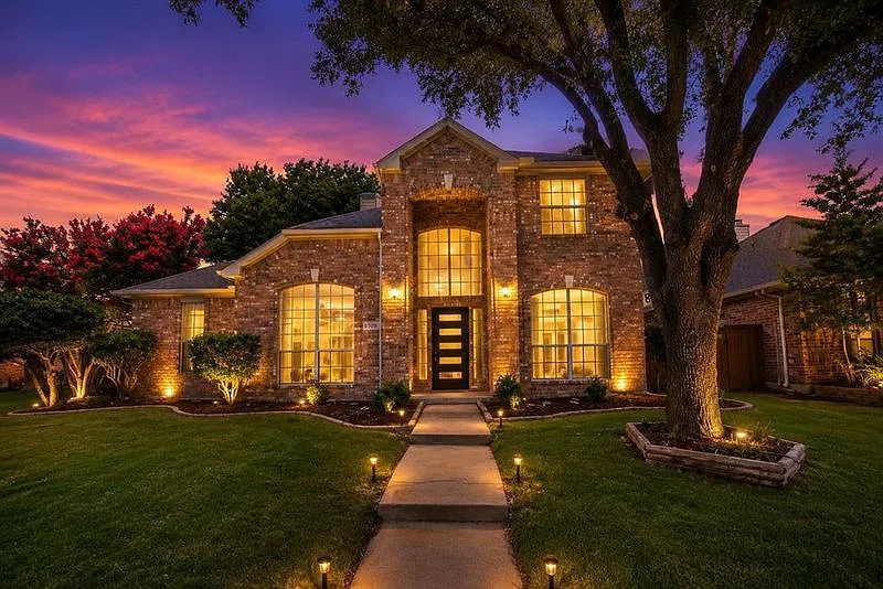 4 bed, 2.5 bath, 2416 sqft, $2,800 — Photo 1