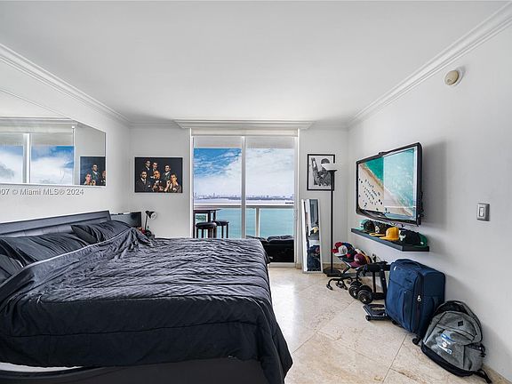 3rd image of 1800 N Bayshore Dr APT 4105