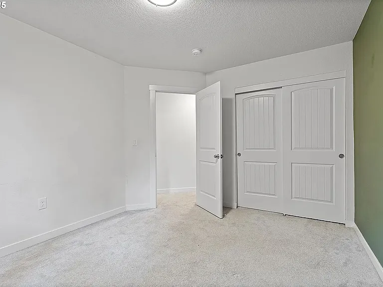 570 NE 55th Ave — Photo 24