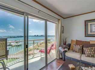 4900 Brittany Dr S APT 910, Saint Petersburg, FL 33715