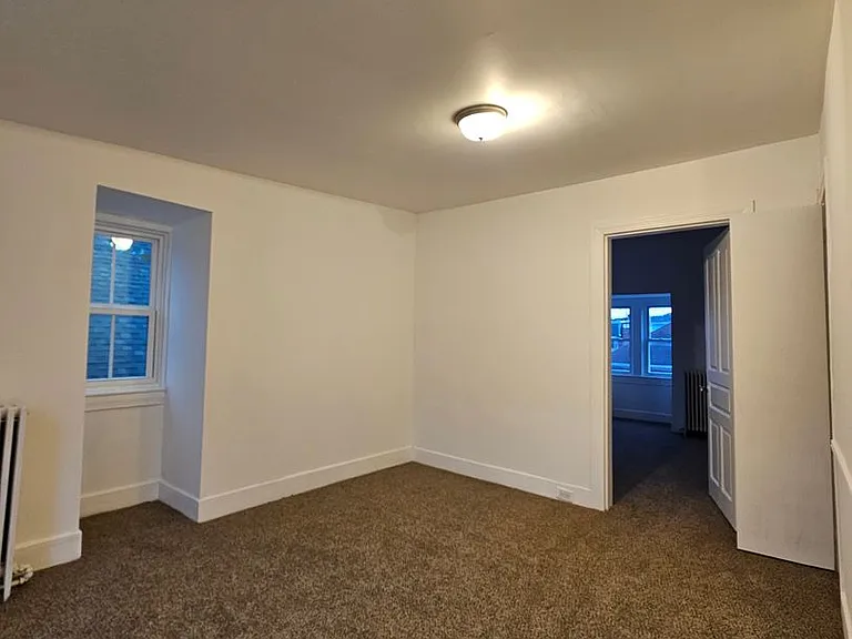 921 W Poplar St — Photo 10