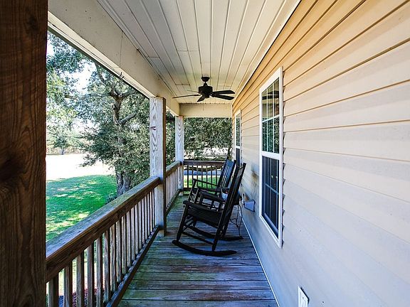 2nd image of 118 Briar Ln
