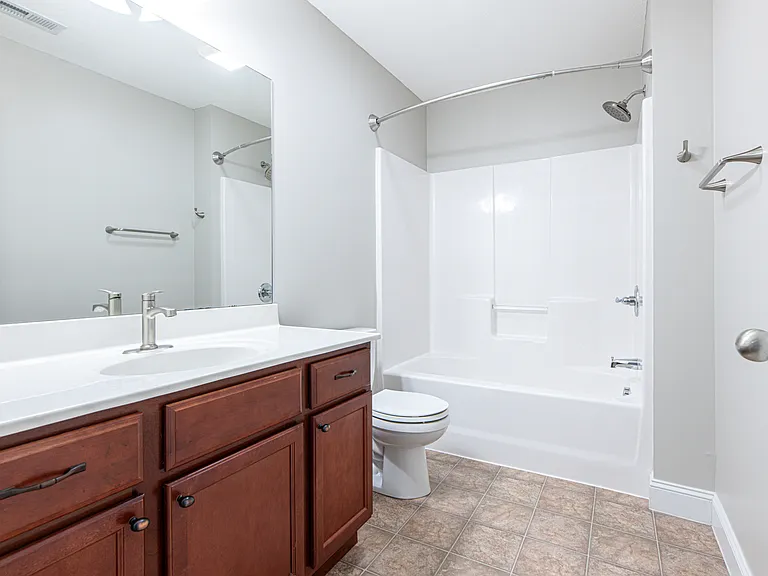 Upstairs full bathroom