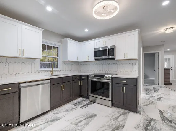 3206 Tulip Ln, East Stroudsburg, PA 18302