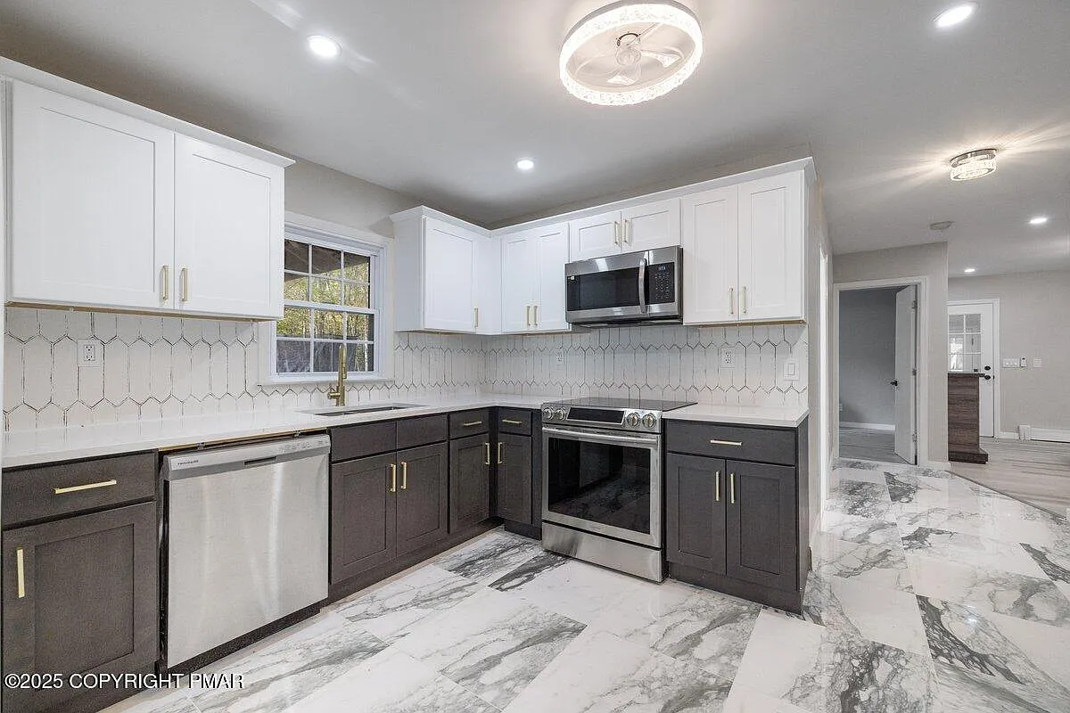 3206 Tulip Ln photo 1