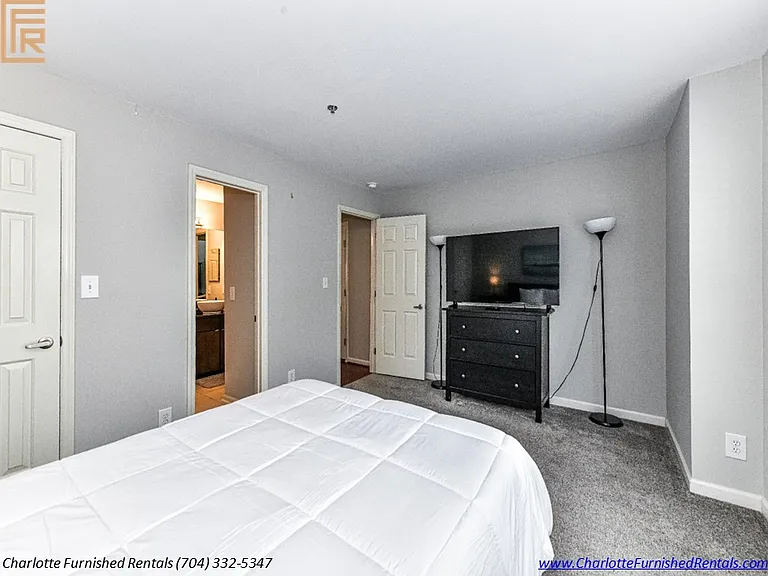 509 Graham St #2 — Photo 4