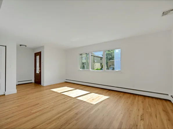 2413 Hammett Avenue image 8 of 26