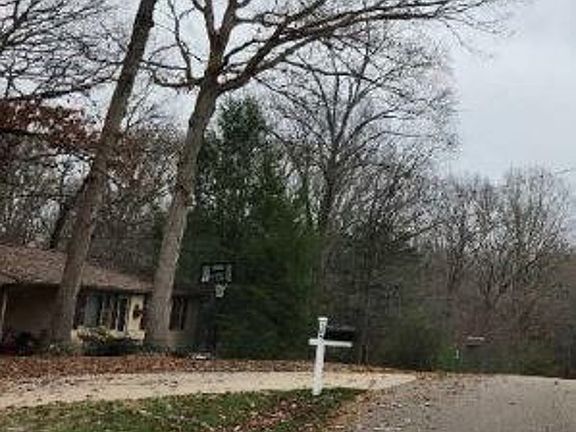 Exterior Neighborhood (street photo)