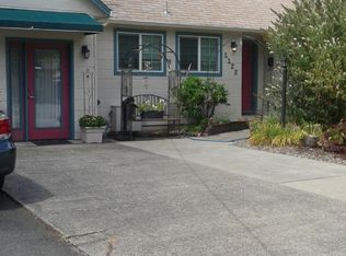 1122 NE 9th St, Grants Pass, OR 97526