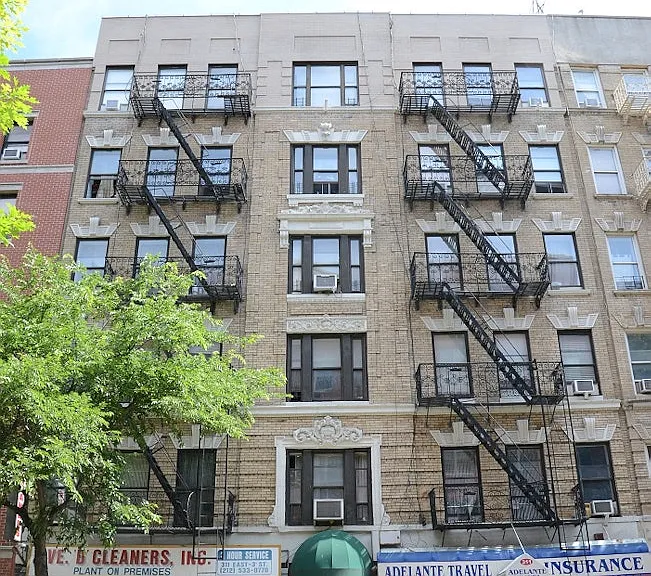 311 E 3rd St #27 — Photo 8
